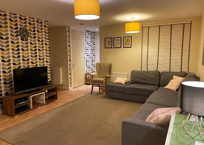 Cosy House Near City Centre And Football Stadium