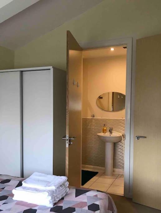 Holiday home Cosy House Near Centre And Football Stadium *